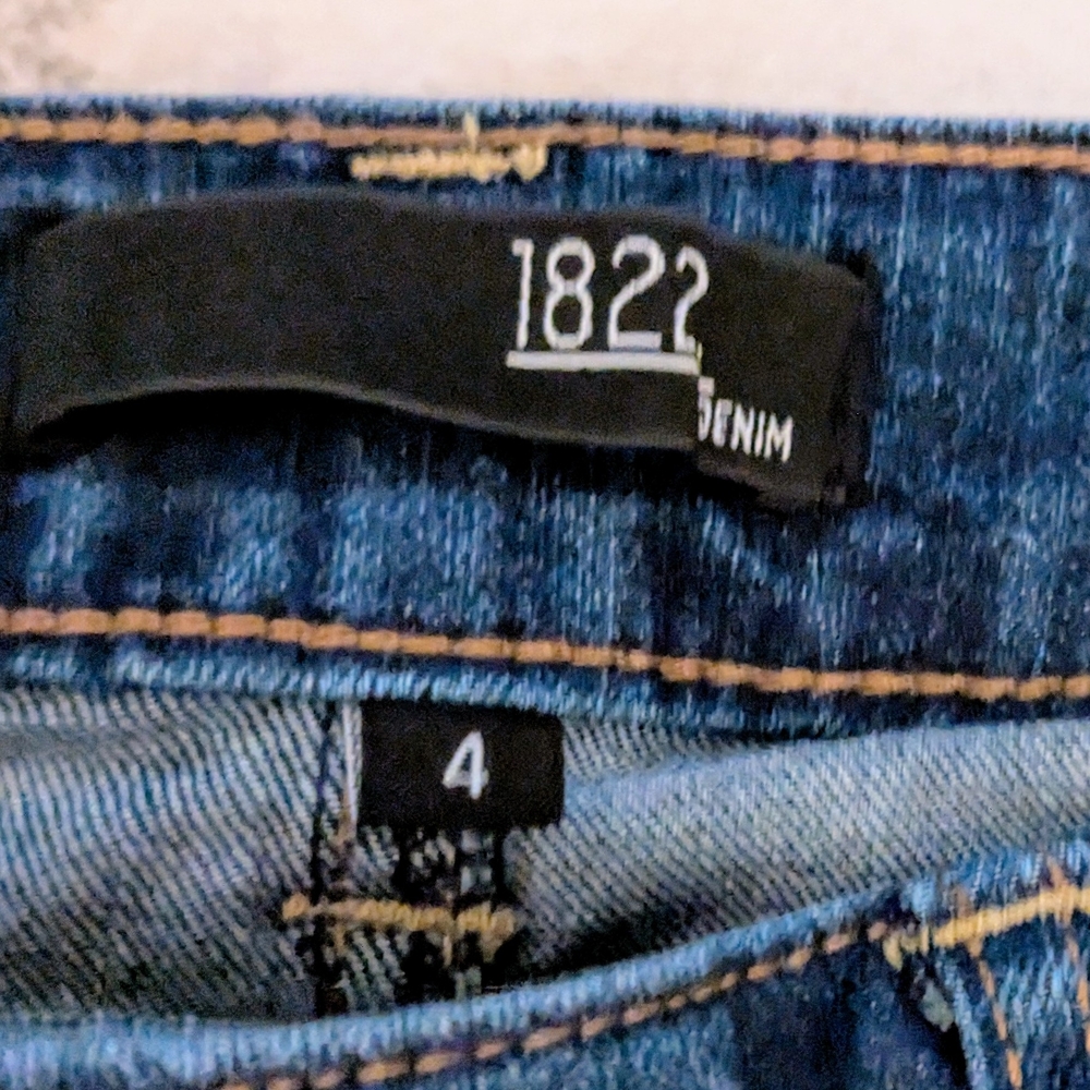 1822 Denim Classic Blue Jeans